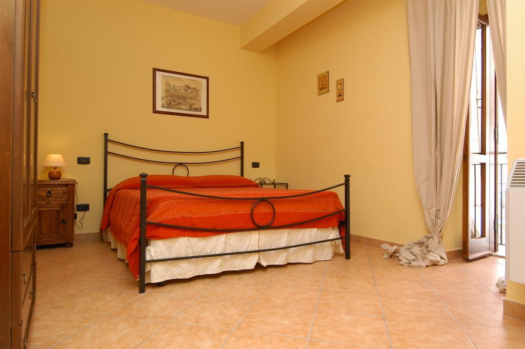Hotel L'Antipapa Fondi Zimmer foto
