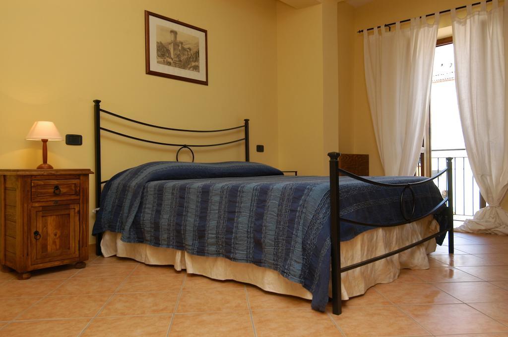 Hotel L'Antipapa Fondi Zimmer foto